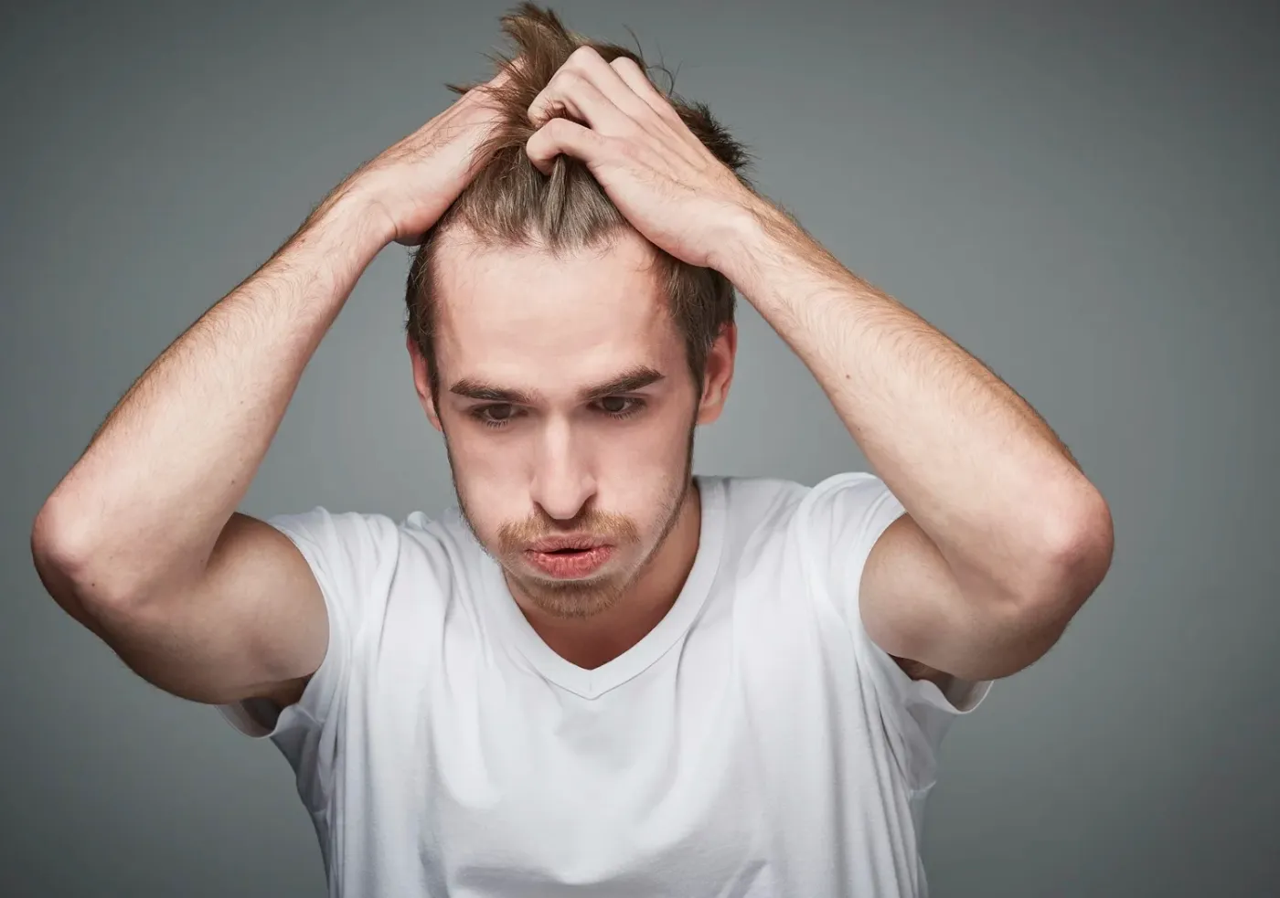 Alopecia por estrés: síntomas, causas y cómo recuperar el cabello perdido